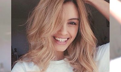 TOP galeria - najmodniejsze fryzury z półdługich blond włosów