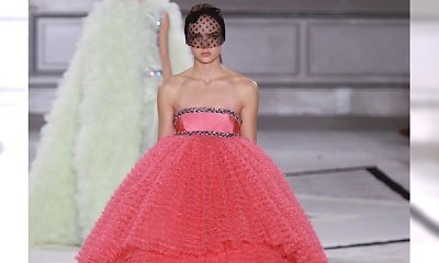 Zainspiruj się najlepszymi kreacjami z pokazów Haute Couture na studniówkę