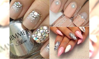 Błyszczący manicure na lato. Najładniejsze paznokcie z brokatem i aplikacjami