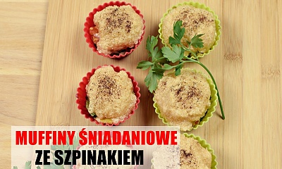 Pyszne śniadaniowe muffinki ze szpinakiem i pomidorem