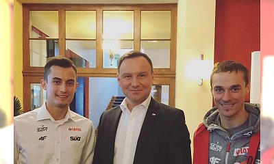 Polscy skoczkowie na śniadaniu z prezydentem. Jedna rzecz rzuca się w oczy. Faux pas?