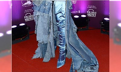 Denim, satyna i falbany - w tym stroju było wszystko. Kto się tak ubrał?