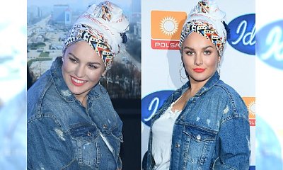 Ewa Farna na konferencji "Idola" w ultra krótkiej kreacji. I ta koszula. Niepotrzebnie dodała sobie kilogramów?