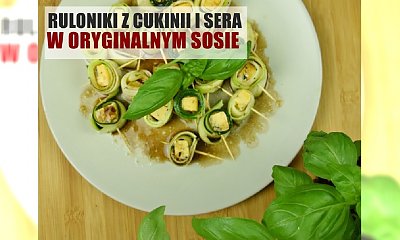 Rolki z cukinii i sera pleśniowego w aromatycznym sosie