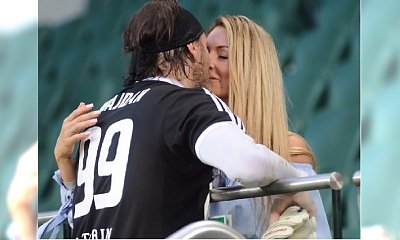 Polscy Beckhamowie całują się na stadionie. Małgosia kibicowała Radkowi w kusej sukience i niebotycznych obcasach