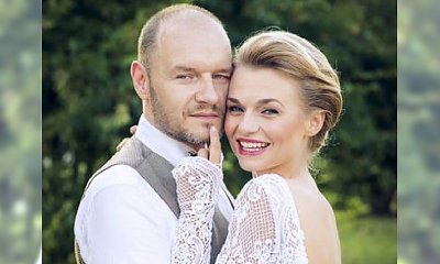 Emila Komarnicka wzięła ślub. Wreszcie widać jej suknię W CAŁEJ OKAZAŁOŚCI