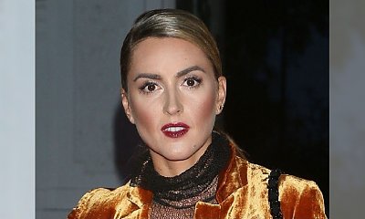 Karolina Szostak w welurowym koszmarku. Fani: kto ci dobrał taką stylizację? Hit czy kit?