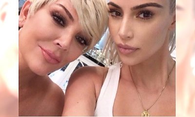 Kris Jenner i Kim Kardashian w platynowym blondzie. Pasuje im taki odcień?