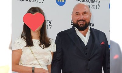 Patryk Vega pokazał żonę. Ubrała się w tą samą sukienkę co na premierę "Botoksu". Ale lipa?