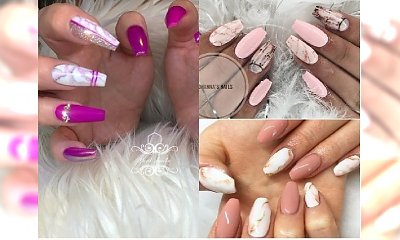 Manicure 2018: Różowy marmurkowy manicure to ABSOLUTNY HIT na lato! Zobacz, jak go zrobić