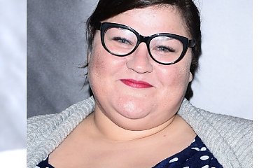 Dominika Gwit w dziewczęcych groszkach. Ale fani patrzą na ściankę: "Chyba ktoś zakpił z pani na tym tle"