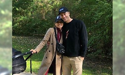 Anna i Robert Lewandowscy na jesiennym spacerze z córką. To co mówi Robert, zrozumie każdy rodzic niemowlaka!