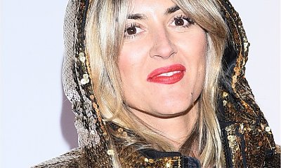Karolina Szostak w złotej puchówce na imprezie Louis Vuitton. Kurtka - hit czy kit?