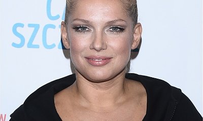 Odchudzona Joanna Liszowska wróciła na ścianki... w samych kozakach i bluzie. Nadal wygląda SEXY?