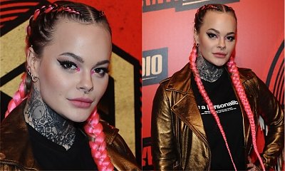 Monika Miller w paskudnych rajstopach na imprezie Antyradia. Blada lycra i przebijające tatuaże... Kiepsko to wyglądało