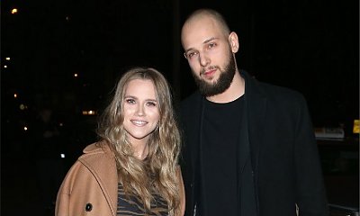 Agnieszka Kaczorowska w sukience w tygrysie pasy prezentuje ciążowy brzuszek! "Czuję się wspaniale, kobieco, seksownie!"