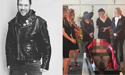 Zdjęcia z "pogrzebu" Tomasza Karolaka. Jakie gwiazdy były przy trumnie? [Galeria]