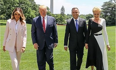 Agata Duda w asymetrycznej sukience i Melania Trump w bladoróżowym garniturze! Która wyglądała lepiej w Białym Domu?