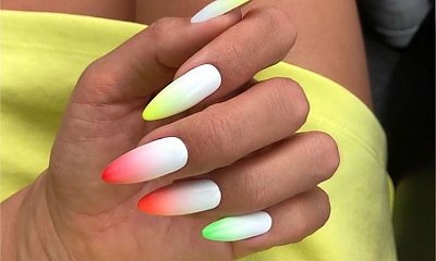 Nowe, modne paznokcie ombre. Łączymy neonowe kolory z bielą. Te wzory są hitem lata!