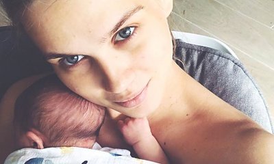Agnieszka Kaczorowska jest dumna ze swojej 4-miesięcznej córki, ponieważ umie pozować do selfie: ,,Robiąc sobie i jej zdjęcie w postaci selfie, spojrzała w aparat"