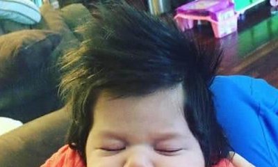 Mama urodziła synka z nadzwyczajnie długimi włosami. Lekarze nie pozostawili złudzeń, powód jest szokujący