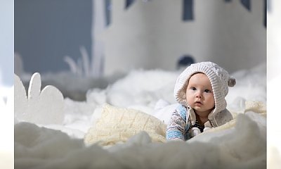 Jak ubrać niemowlę na zimowy spacer?
