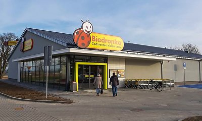Biedronka wprowadza kolejne udogodnienia. Tym razem chce pomóc seniorom