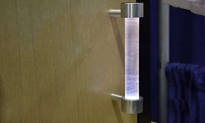 Te klamki same się dezynfekują. Mają znaleźć się w szkołach i szpitalach