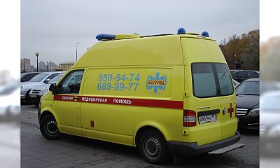 W Moskwie karetki czekają godzinami przed szpitalami. Czy władze panują nad epidemią?