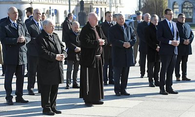 Obchody smoleńskie i brak obostrzeń wprowadzonych przez rząd. Zakazy nie dotyczą PiS?