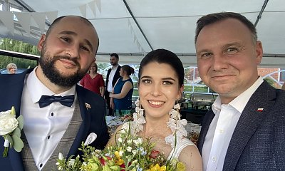 Spontaniczna wizyta Andrzeja Dudy na weselu. Zazdrościcie młodym takiego niespodziewanego gościa?