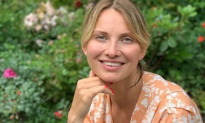 Joanna Moro kusi biustem pod choinką: "Jak nic wjechały silikony - od Świętego Mikołaja?" - pytają fani