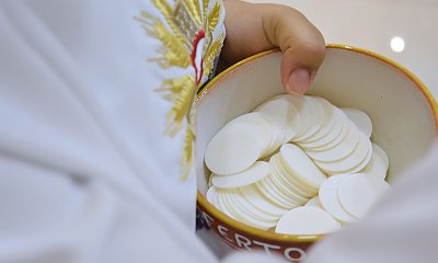 Teść przyniósł na komunię mojego syna wódkę i wino. Zamiast miłego spotkania była awantura