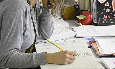 34-letnia nauczycielka przyłapana z 13-latkiem. Zaszła z nim w ciążę, a po latach się pobrali