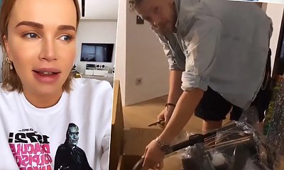 Wzruszona Maffashion pokazuje Sebastiana Fabijańskiego, jak rozpakowuje wózek dla dziecka