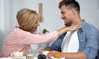 "Uczę syna, że to kobieta ma sprzątać, gotować i wychowywać dzieci. Mężczyzna nie musi tego robić"