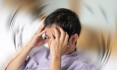Ciągle boli cię głowa? To może być glejak! Nie ignoruj tych objawów