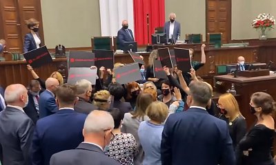 Ostre starcie w Sejmie. Wicemarszałek Terlecki wykluczył posłów opozycji i wezwał straż