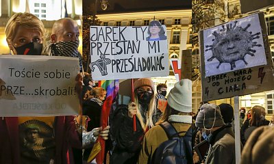 Strajk Kobiet w piątek: Tak wyglądał protest w Warszawie, na który przyszło 100.000 osób!