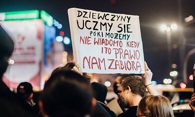 Tak wyglądał strajk kobiet w Warszawie! Złość, mocne hasła i blokowanie ulic