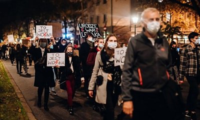 Szwedki wspierają polski strajk. Podpisują petycję, by aborcja w Szwecji była dla Polek darmowa