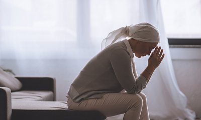 Ten kobiecy nowotwór daje subtelne objawy. Ich znajomość ratuje życie