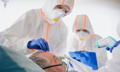 Przerażający tomograf płuc chorego na Covid-19. Lekarz: "Ten pacjent nie ma płuc"
