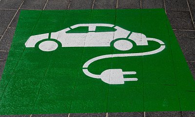 Szybko rośnie liczba samochodów elektrycznych. Firmy ubezpieczeniowe i assistance muszą dostosować się do zmian na rynku motoryzacyjnym