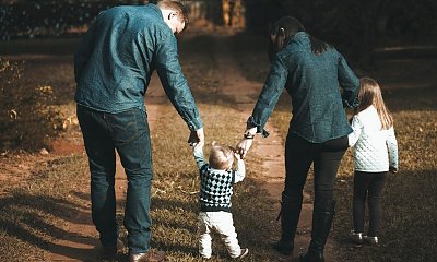 Rodzice dostaną jeszcze więcej pieniędzy? Rząd rozważa kolejne świadczenie na dziecko