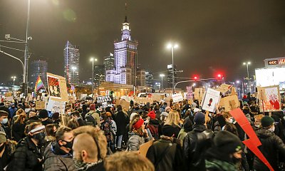 Strajk Kobiet: Co dalej? Organizatorki przedstawiają 13 postulatów! Chcą likwidacji umów śmieciowych!
