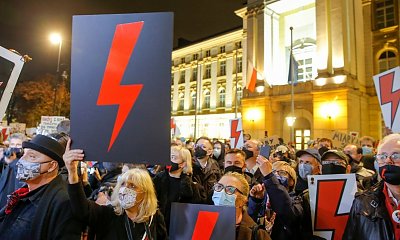 Ugrupowanie Ziobry chce trzymać ciężarne w hospicjach. Strajk Kobieta zapowiada blokadę Sejmu