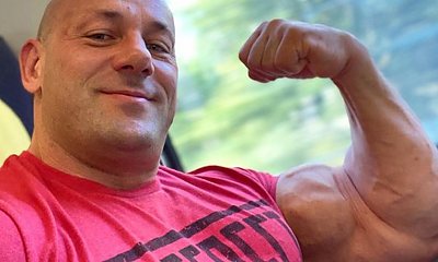 Robert Burneika trzyma w ramionach swoją drugą córeczkę. Powitajcie śliczną Maję!