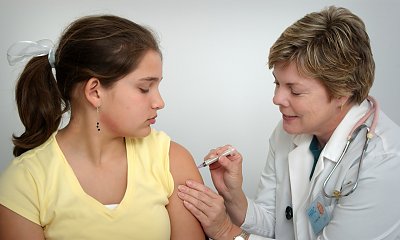 Masz córkę? Oto powód, dla którego musisz jak najszybciej zaszczepić ją przeciw HPV