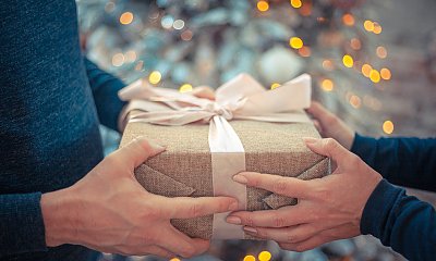 Jak wykonać opakowanie prezentów świątecznych ze starych ulotek i inne świąteczne, prezentowe porady DIY